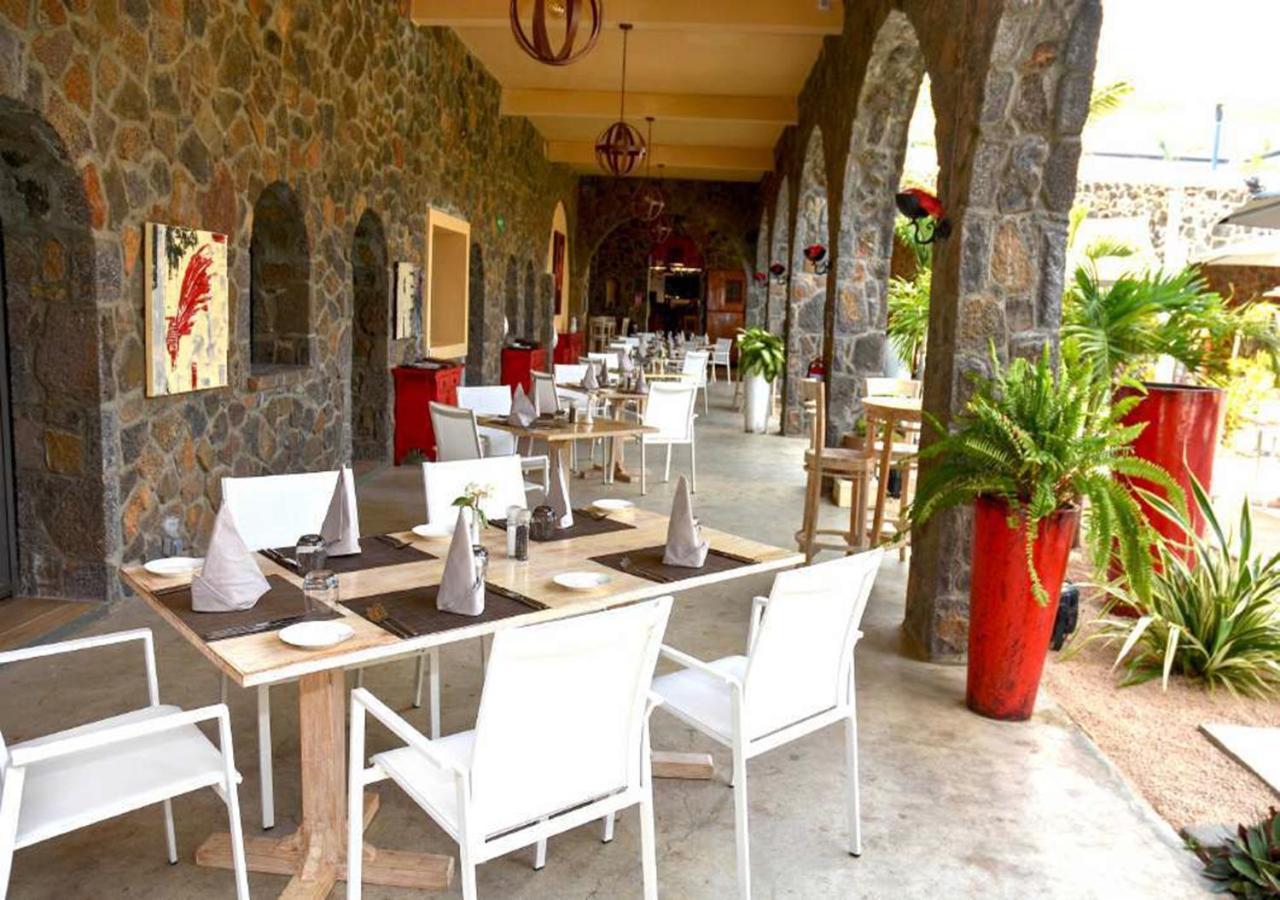 Hacienda Plaza Hotell Pereybere Beach Eksteriør bilde