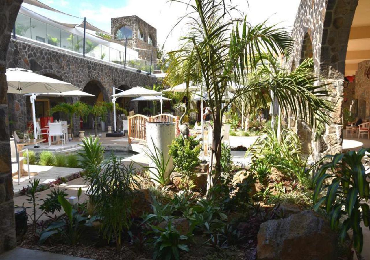 Hacienda Plaza Hotell Pereybere Beach Eksteriør bilde