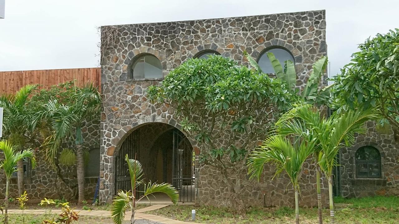 Hacienda Plaza Hotell Pereybere Beach Eksteriør bilde