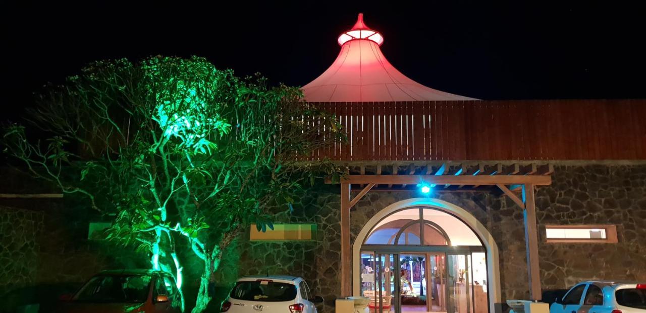 Hacienda Plaza Hotell Pereybere Beach Eksteriør bilde