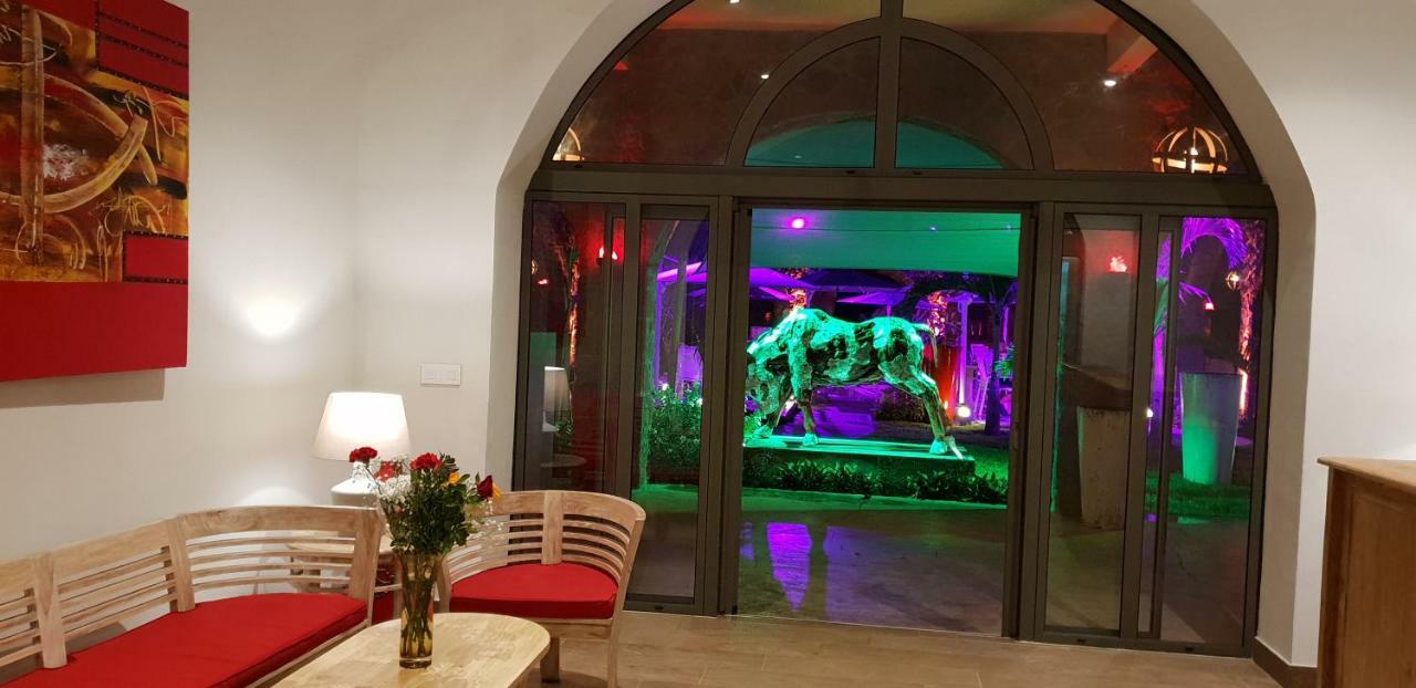 Hacienda Plaza Hotell Pereybere Beach Eksteriør bilde